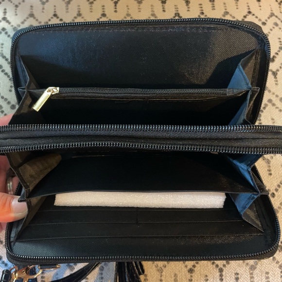 New Black Crossbody Wristlet Purse - Picture 6 of 10